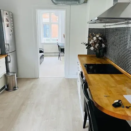 Lovely 1-Bedroom Condo In Aarhus C Exteriör bild